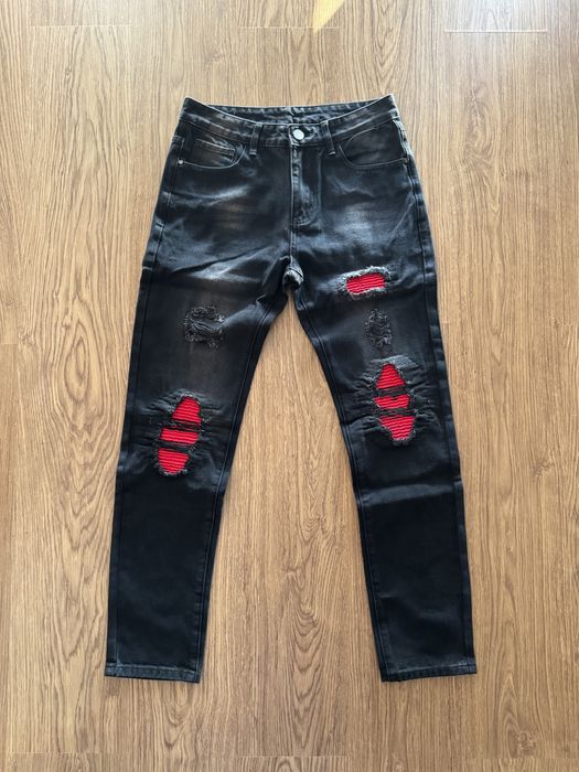 Blugi cu petice rosii