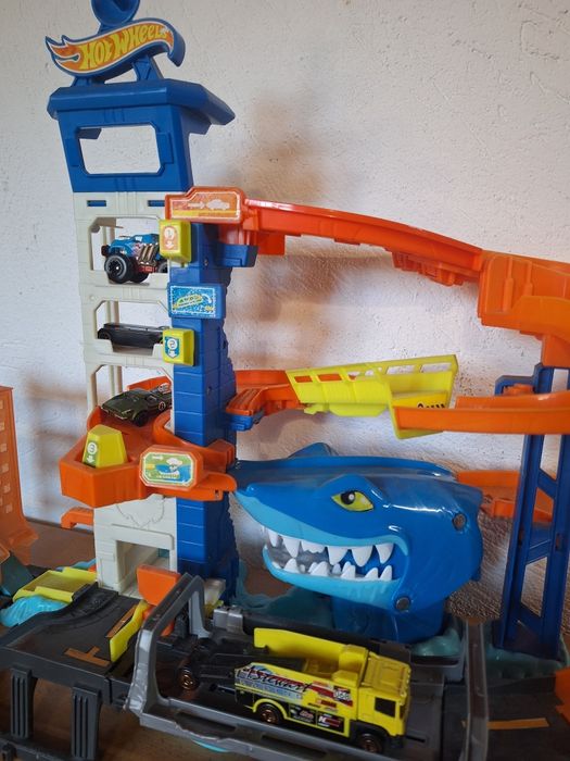Игрален комплект Hot wheels писта за акули