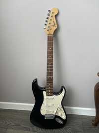 Vand squire stratocaster negru sau schimb cu mandolina sau resonator.