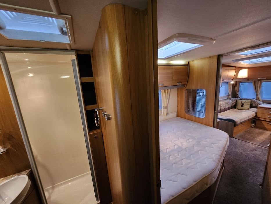 Rulota Swift Challenger,Matrimonial,Mover,Cort Aer,4-5pers,Dus separat