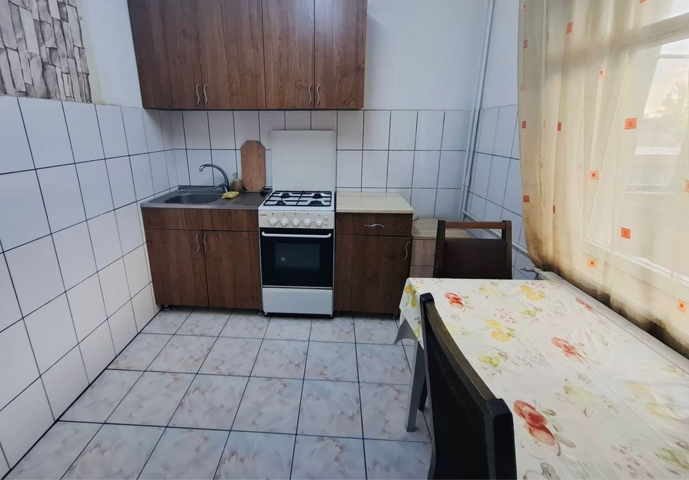 Inchiriez apartament 2 camere zona decebal