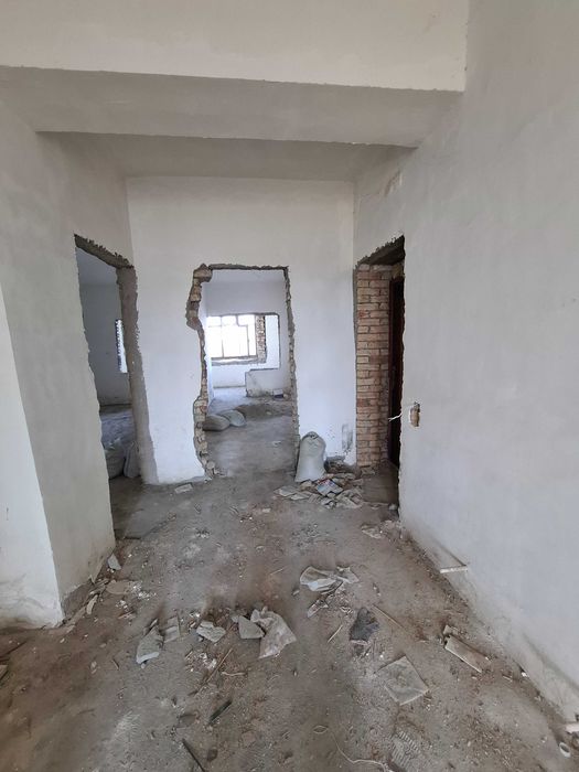 100 m² li kvartira sotiladi.