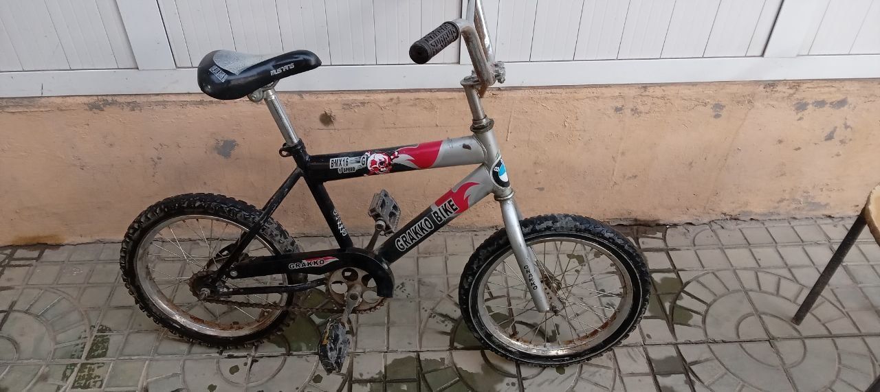 16 bolalar velosipedi sotiladi