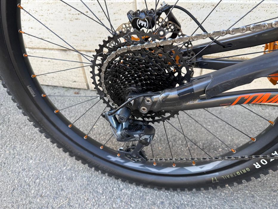 Bicicleta DH Commencal supreme