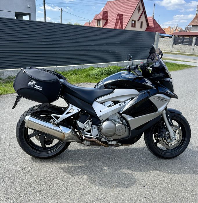 Honda VFR 800 X  cu ABS combinat NC700 X