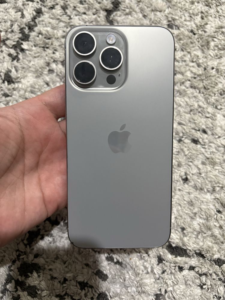 Iphone 15 pro max dogi bor 75%