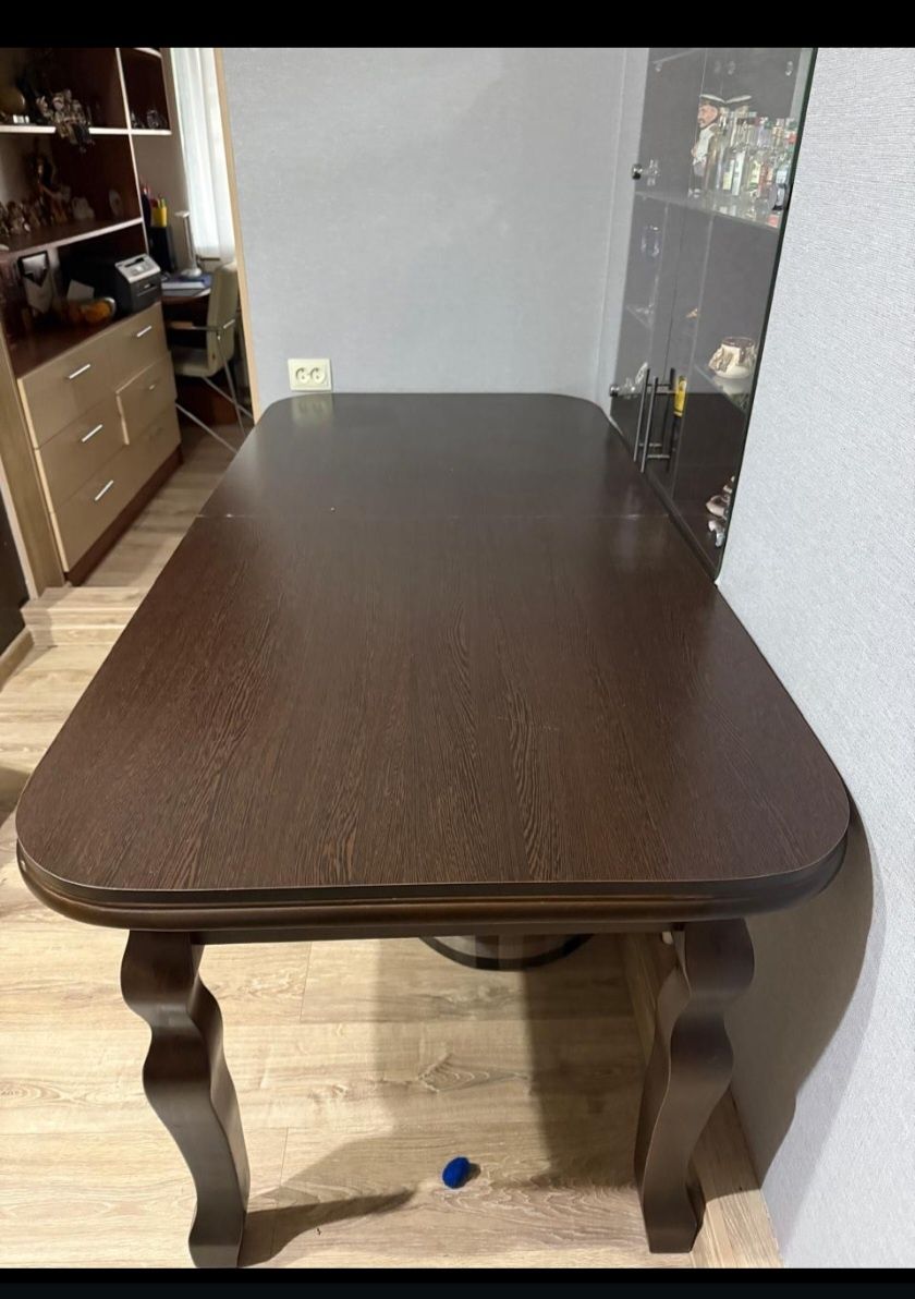 Продам стол и 6 стульев комплект