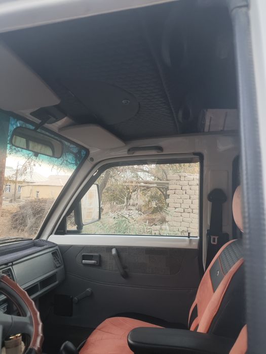 Damas uy ishiga minilgan