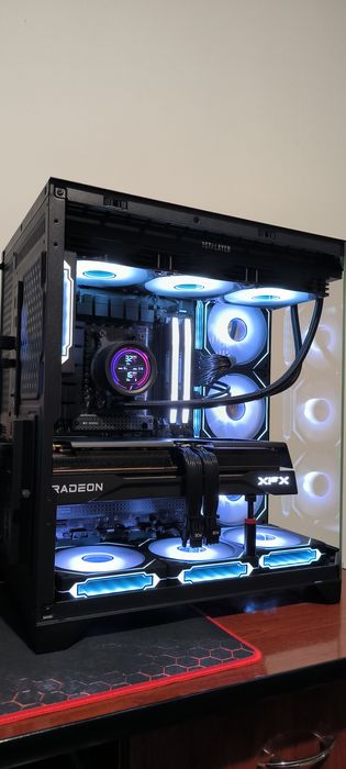 PC Gaming Ryzen 7 9800X3D/RX9070XT/32GB RAM/4TB SSD/850W PSU/Acvariu