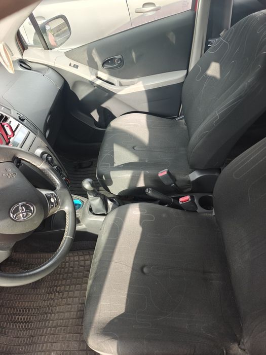 Vând Toyota Yaris