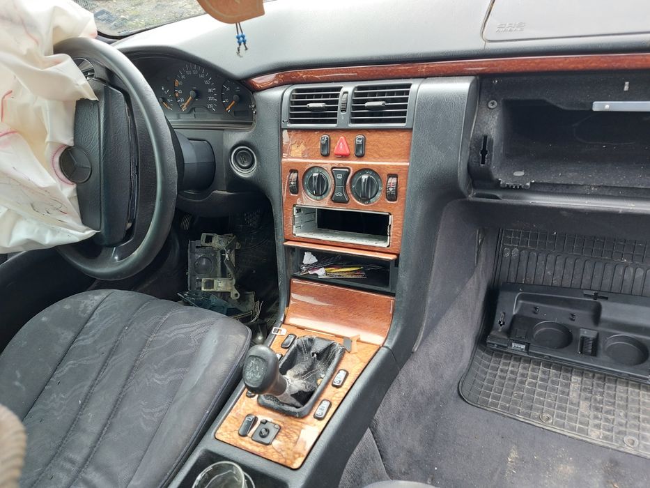 Мерцедес е220д 1999