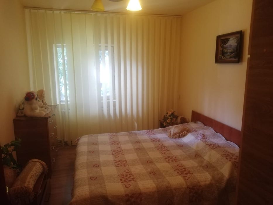 Închiriez apartament 3 camere