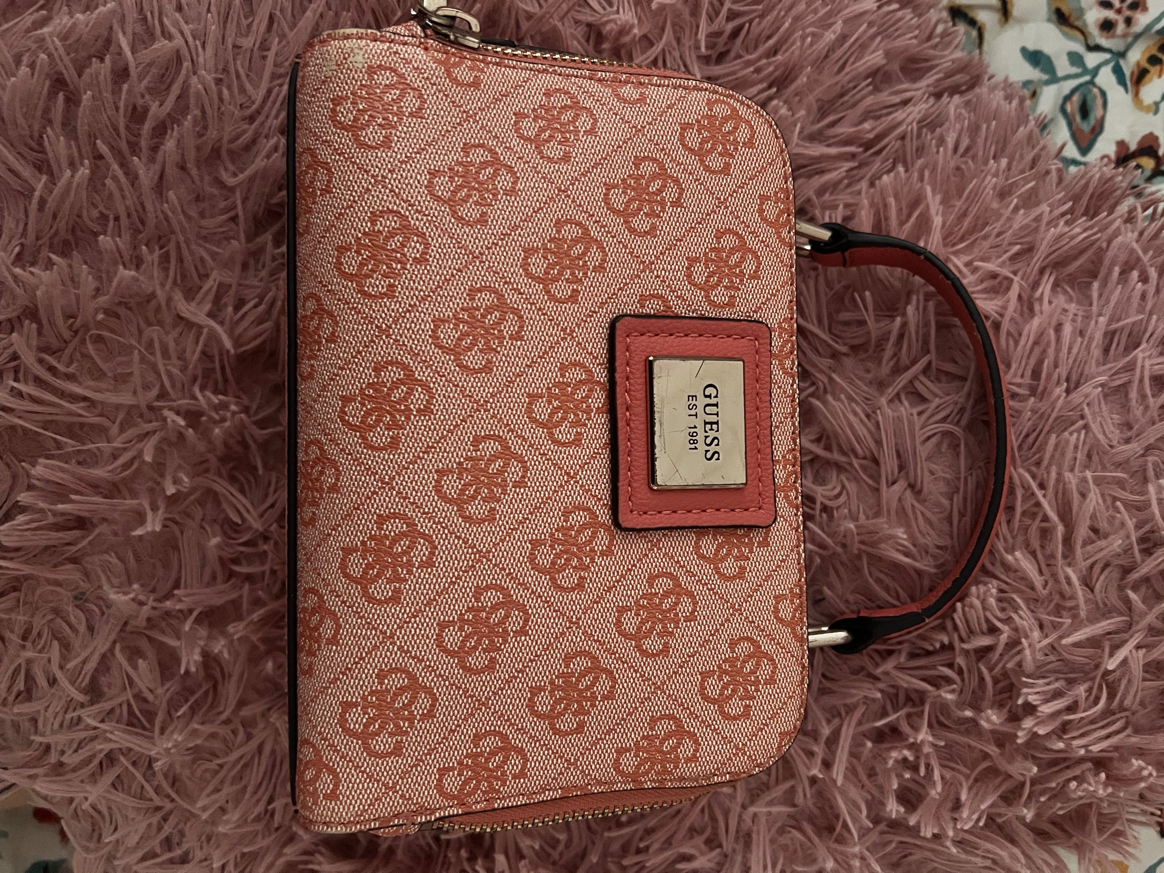 Оригинална чанта на GUESS
