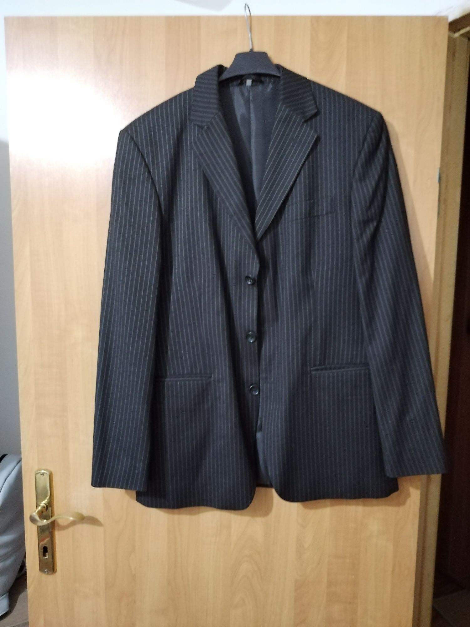 Costum masculin mărimea 48