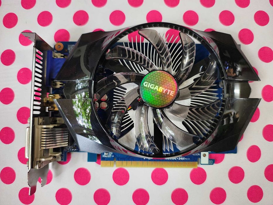 Placa video Gigabyte GT 740 2 Gb/128biti DDR5.