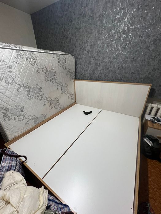 Кровать с матрасом 200на 220