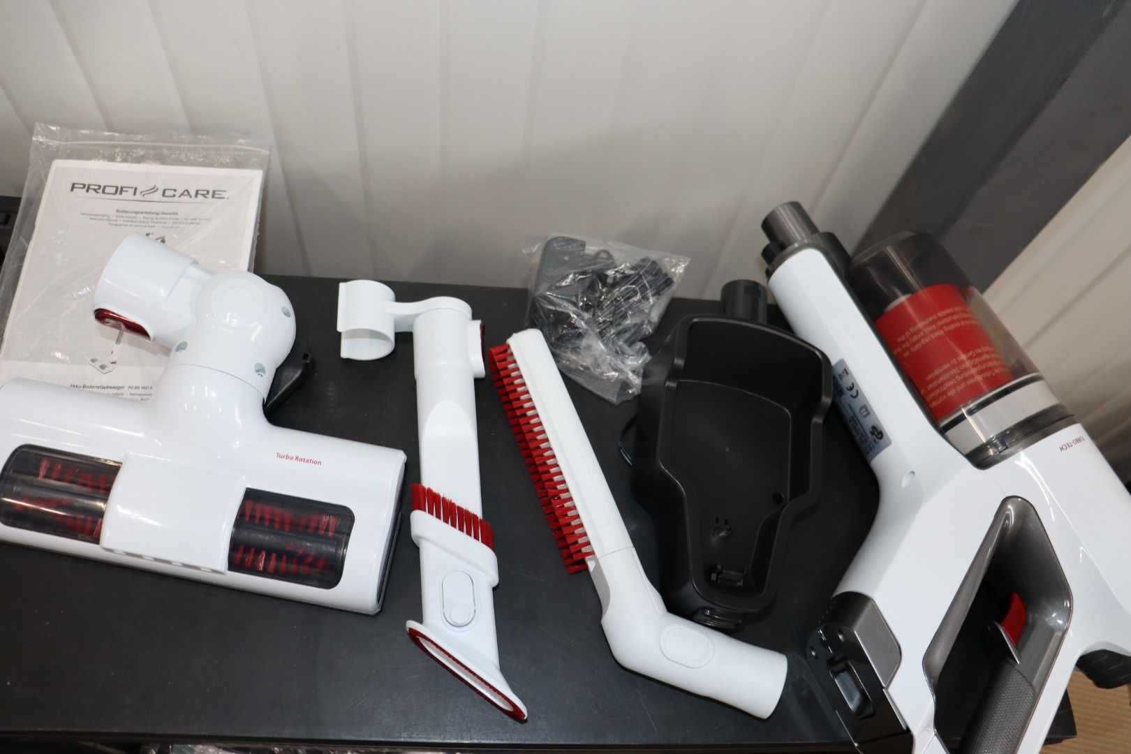 Вертикална безжична прахосмукачка, Profi Care PC-BS3037, 29,6V/2200mAh