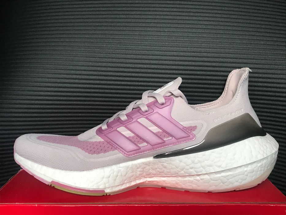 Vand ADIDAS ULTRABOOST 21 , marimea 44 , noi , unisex, originali