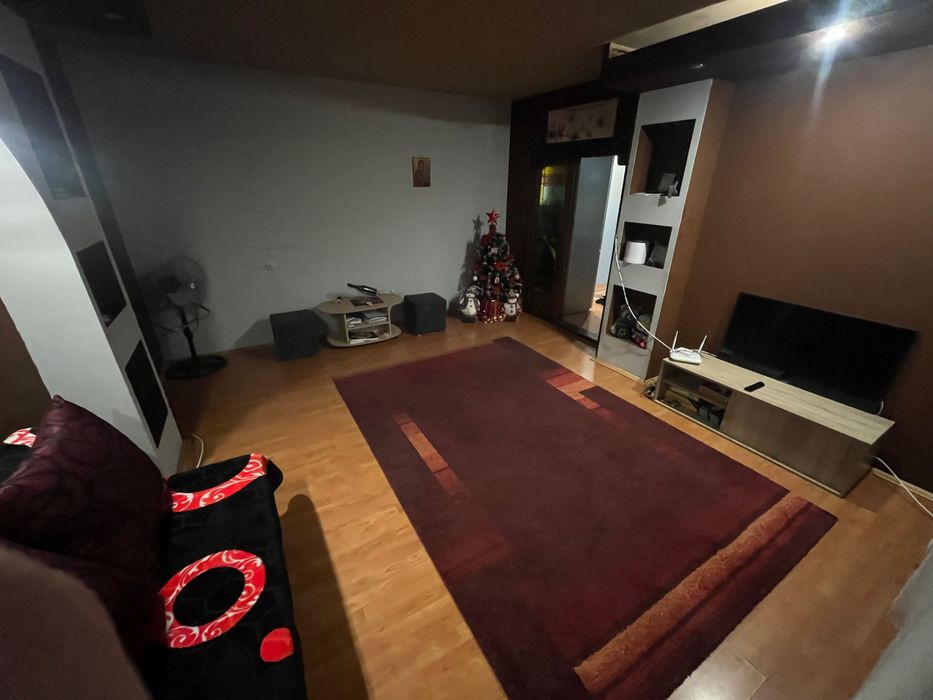 Dau spre închiriere un  apartament cu 2 camere gata utilat !