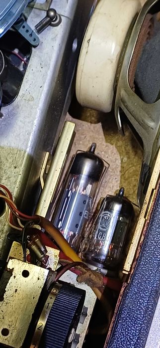 Grunding TK-341 magnetofon pe lampi