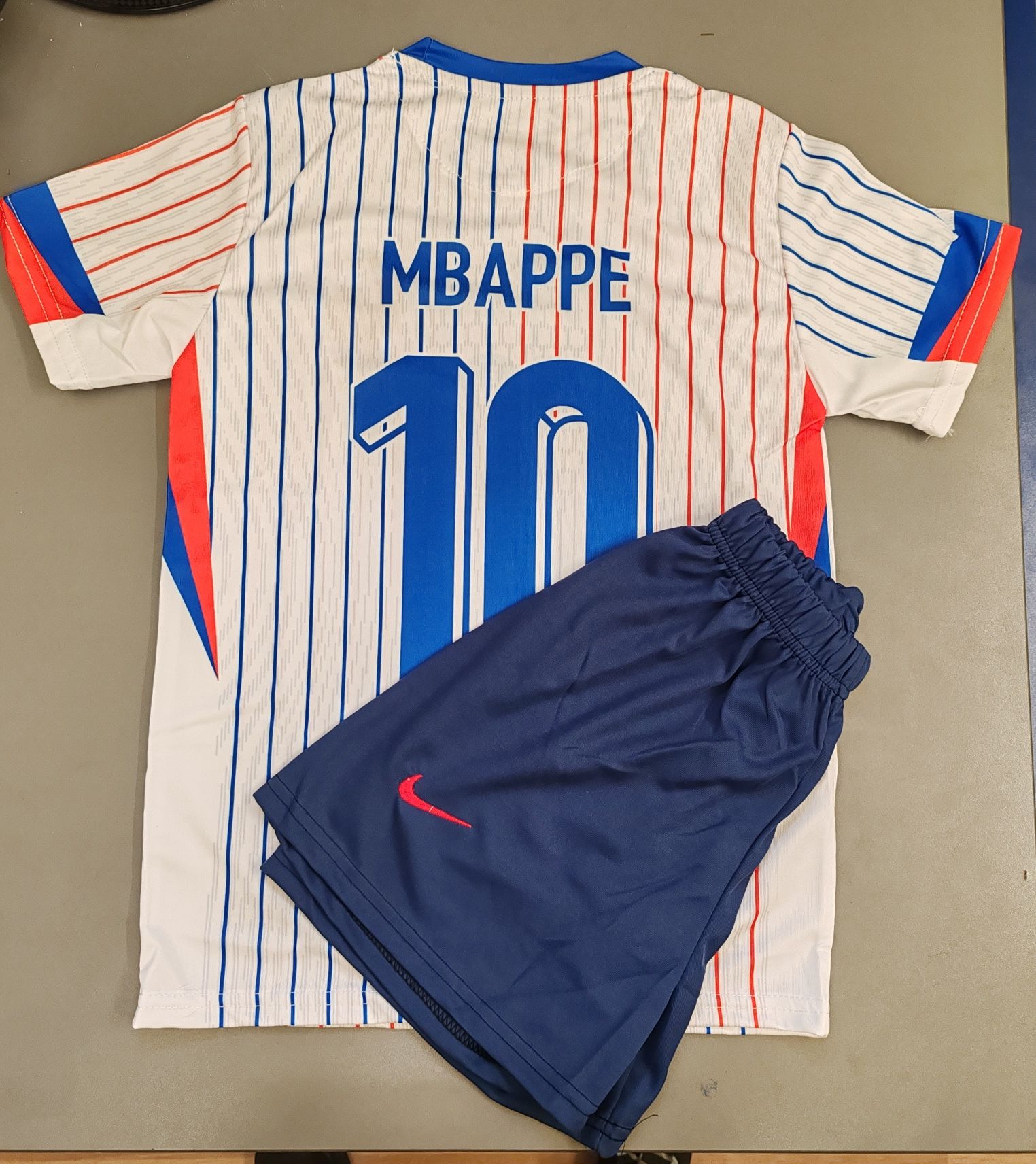Футболни екипи Kylian Mbappe