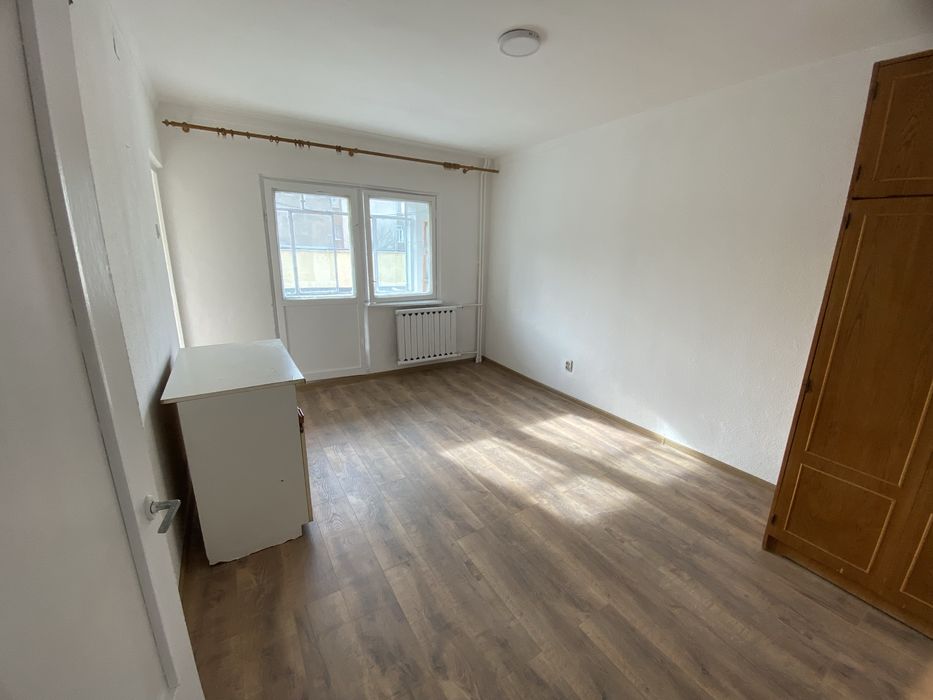 Inchiriez garsoniera langa Pedagogic