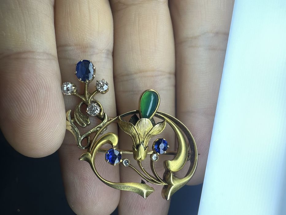 Более сто лет . Брошь . Кольцо . Красота . Камни