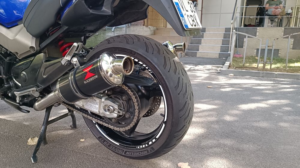Honda cb1100. X11 hornet