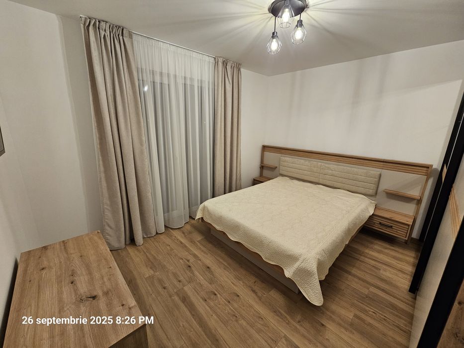 Apartament  3 camere de închiriat