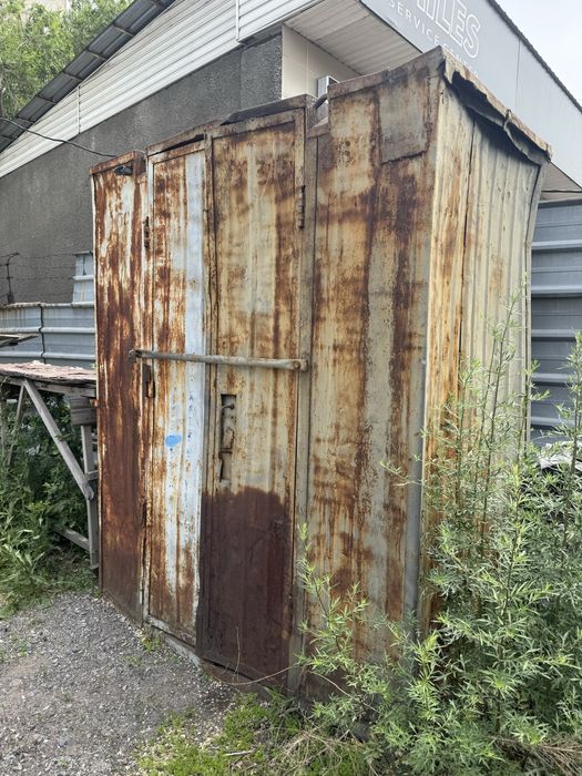 Продам железный контейнер шкаф