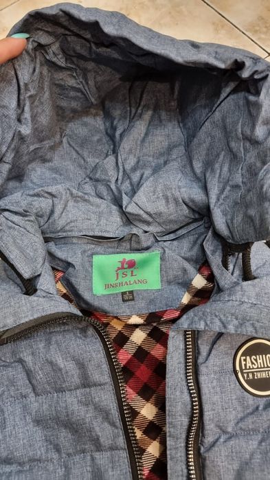 Куртка осенняя, в отличном состоянии.