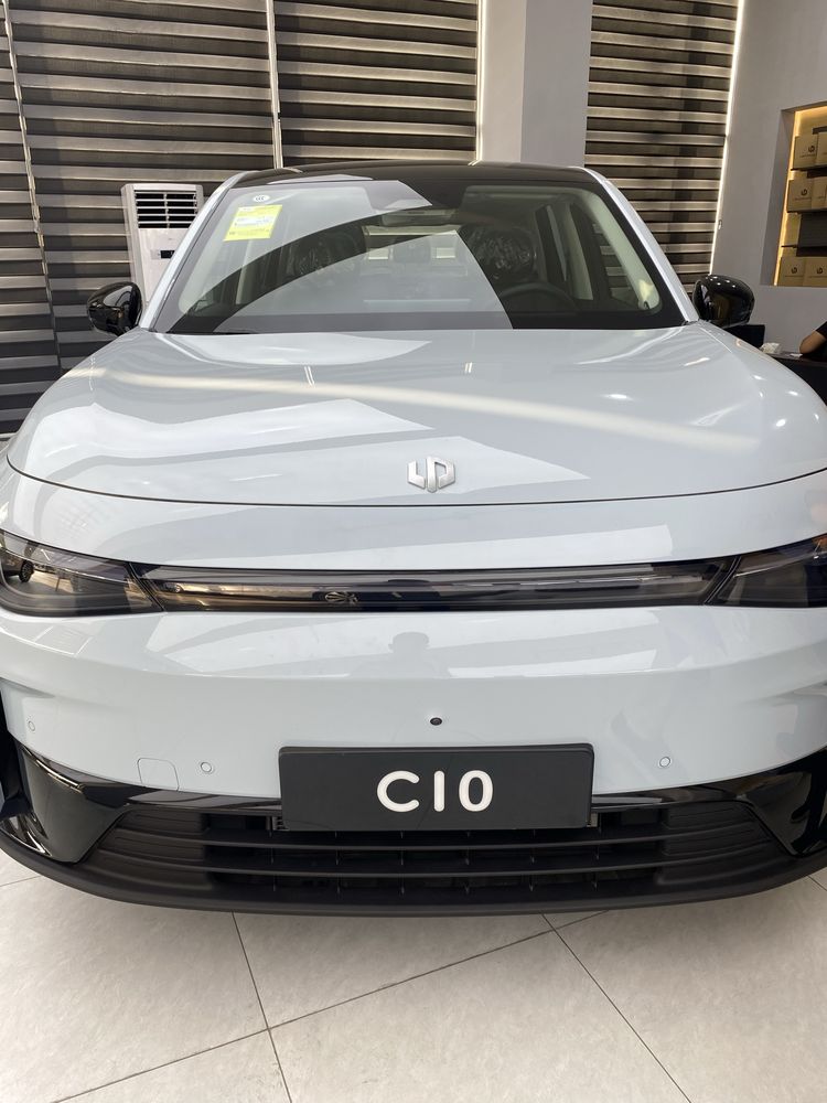 Leapmotor C10 elector va gibrid turlari hamma pozitsiyalari bilan