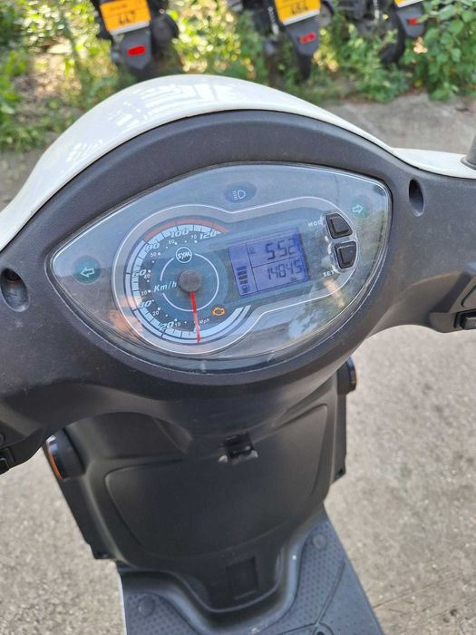 Vand Scuter 125 cc, ABS, benzina, 2023, 1800 euro sau Sym 49cc cu 1750