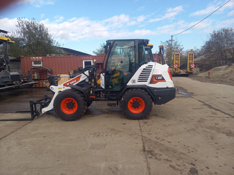 Inchiriem Incarcator frontal articulat Bobcat 6 tone