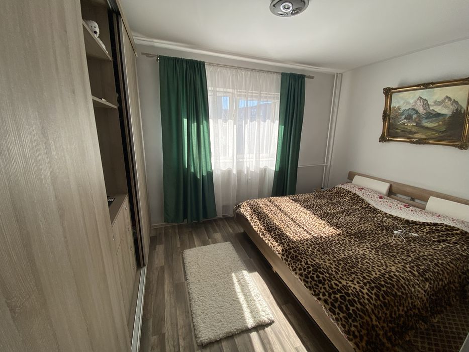 De vanzare apartament 2 camere, etaj 3, zona Piata mica