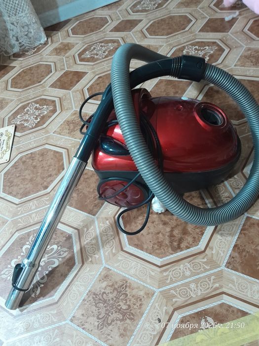 Б/у пылесос маленького размера