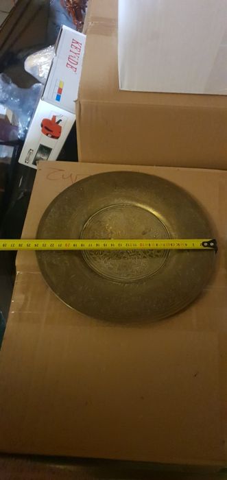 Два броя бронзови чиний