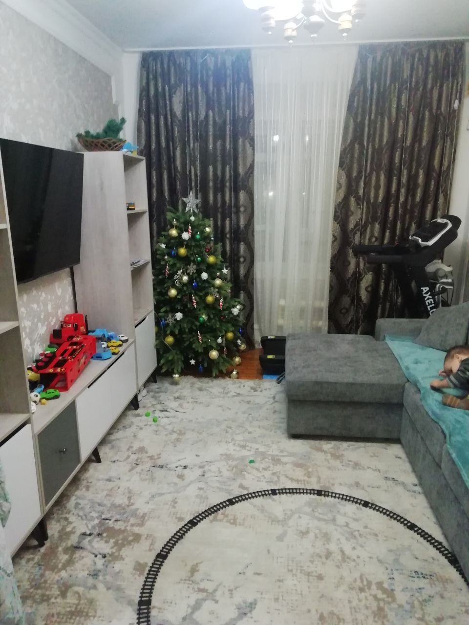 Срочно 2 ух комнатная квартира