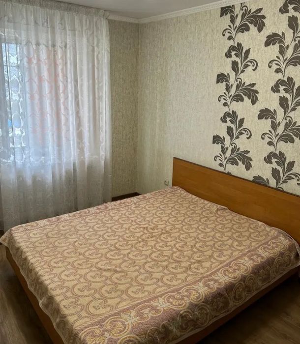 СРОЧНО ПРОДАМ кровать+матрац.