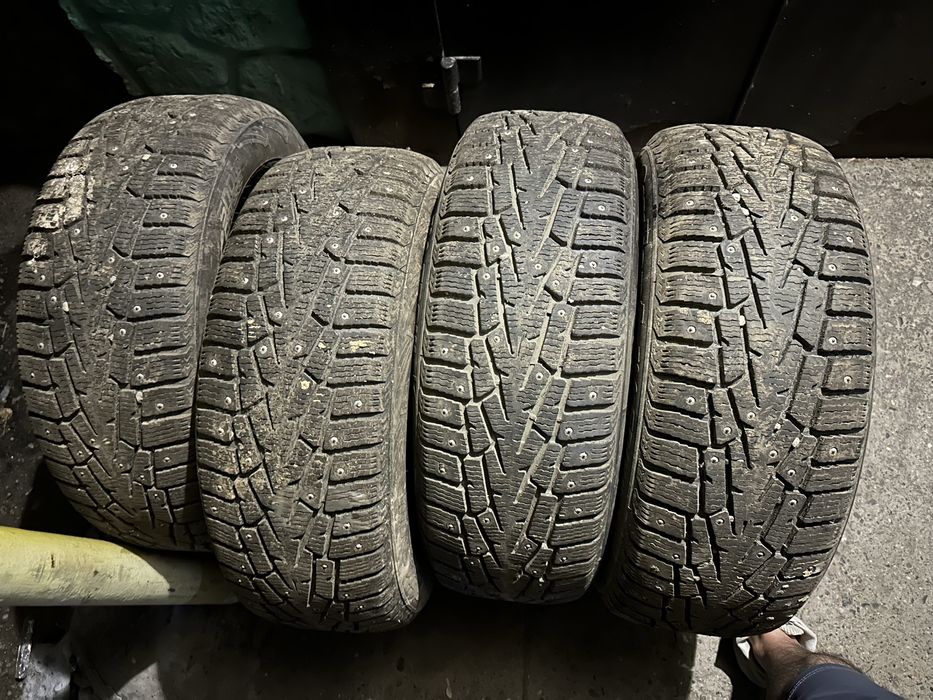 R16 215/60 шипованные шины в комлпекте