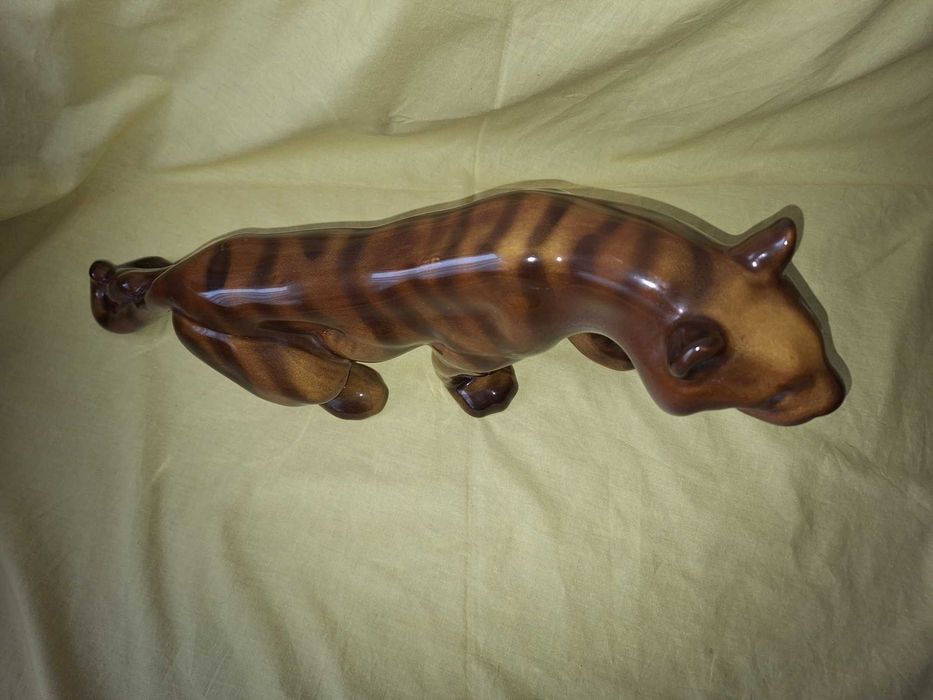 Bibelou vechi Tigru din portelan dimensiuni 52 cm * 18 cm