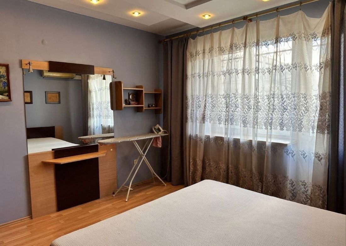 3/5/5 Дархан Кара Ниязова  Спецплан 100кв. Лифт. Метро  50м.  Собствен