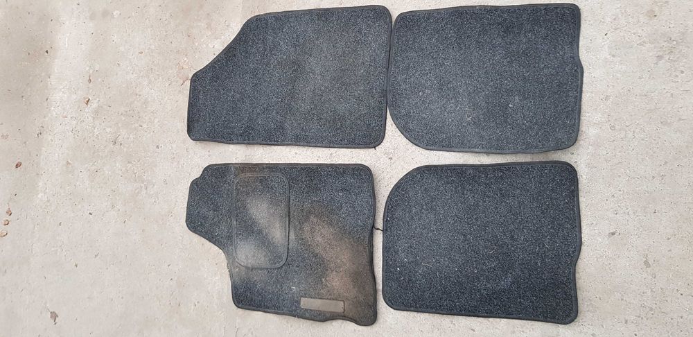 Продам коврики,4 штуки.Цена 5000 тн.