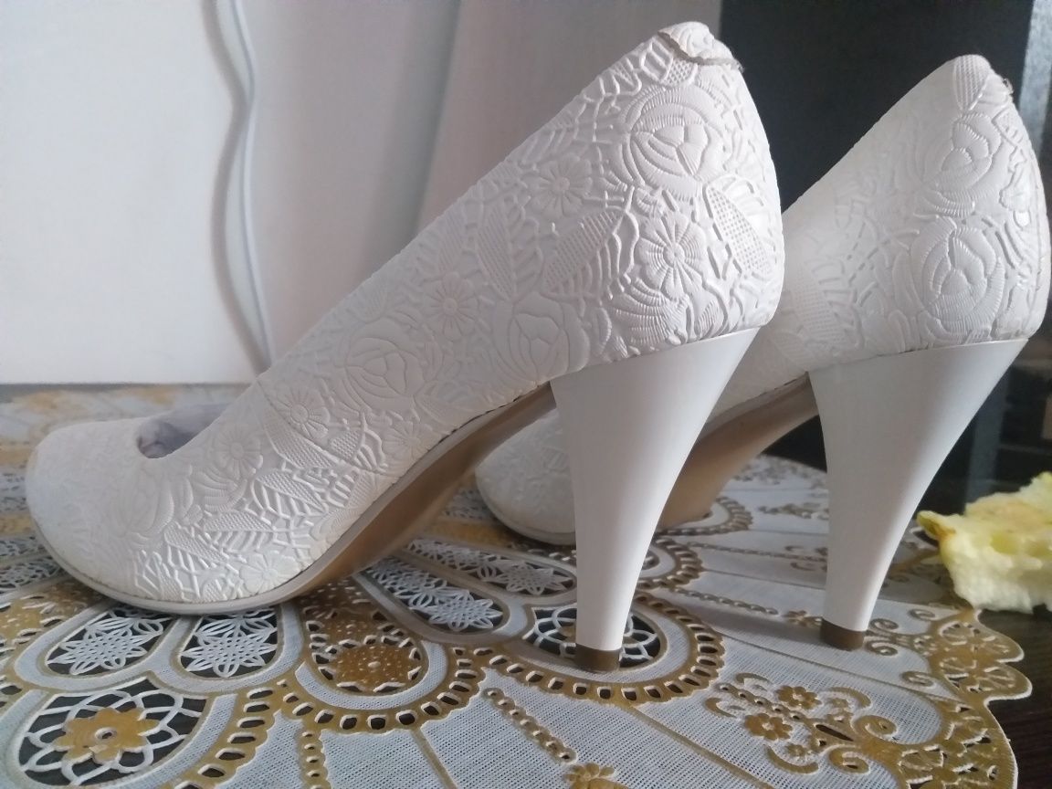 свадебные туфли совершенно новые