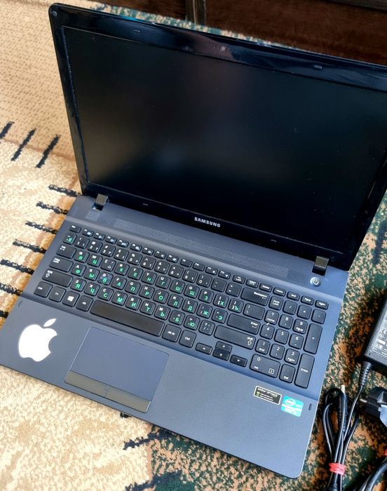 Samsung Core i3 Noutbuk 270E