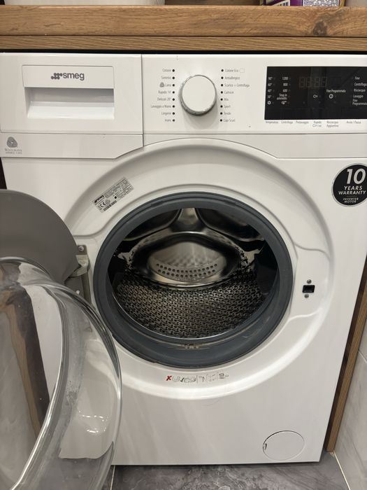 Продается стиральная машина от компании Smeg. Состояние хорошее. Нет п