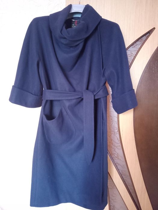 Продам платья, пальто