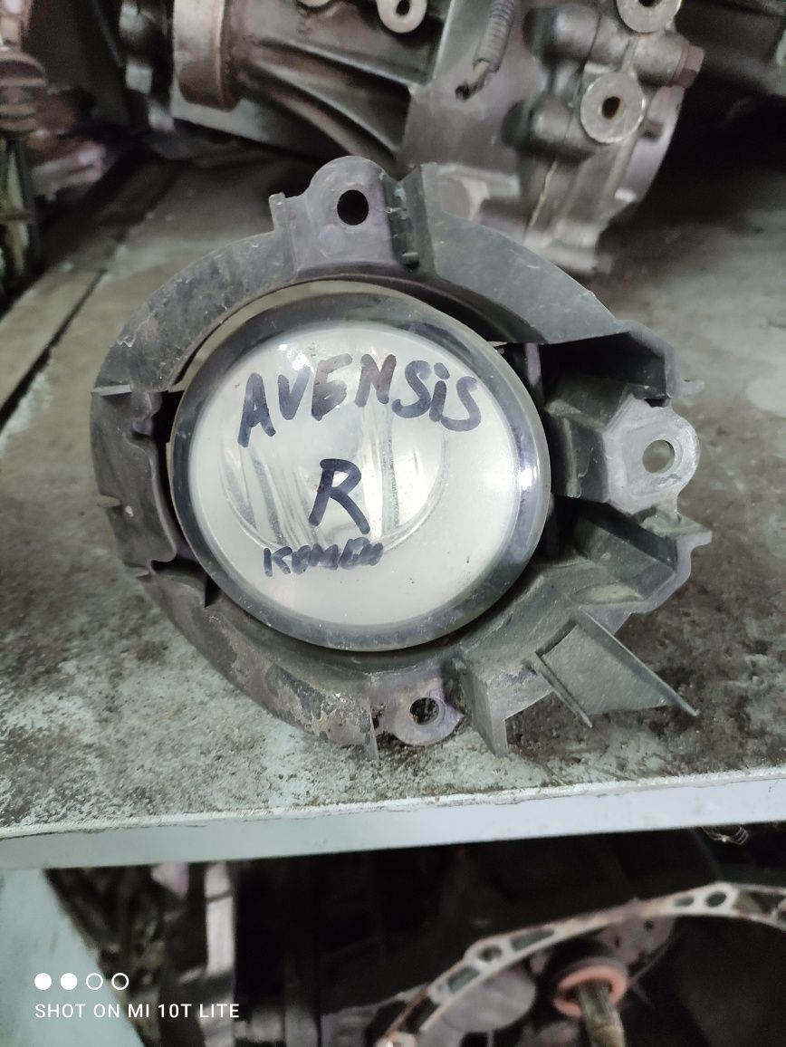 Халоген за Toyota Avensis T27