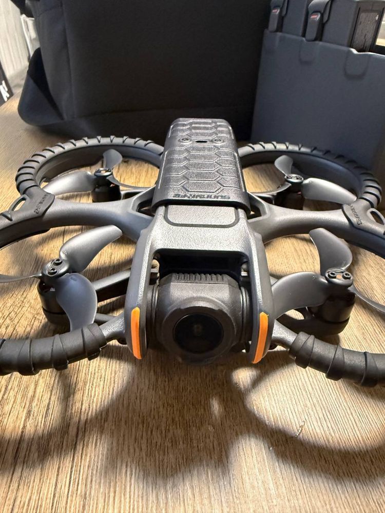 DJI Avata 2 Fly More Combo + Допълнителни аксесоари – Ново състояние