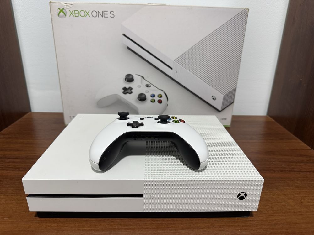 Продается Xbox one s 1 tb